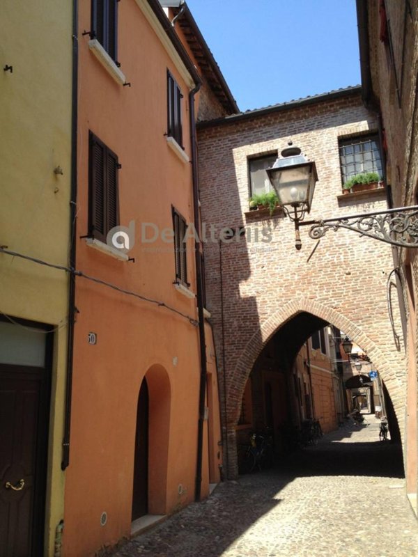 appartamento in vendita a Ferrara in zona Centro Storico