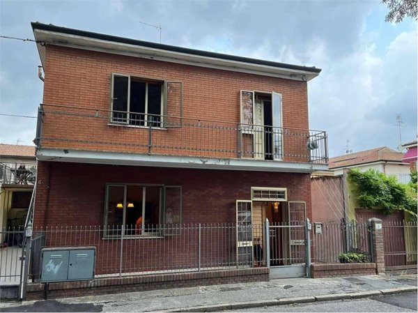 casa indipendente in vendita a Ferrara