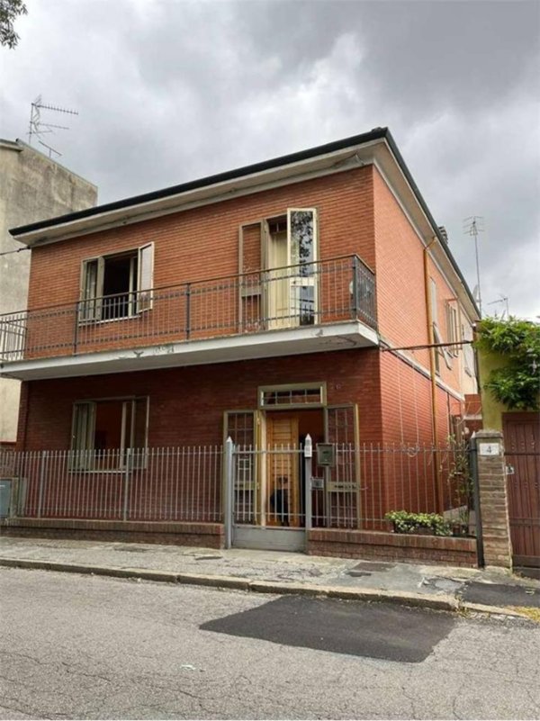 casa indipendente in vendita a Ferrara