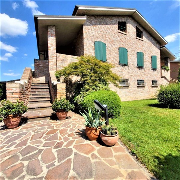 casa indipendente in vendita a Ferrara in zona San Martino