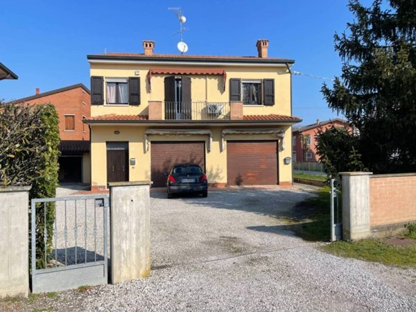 negozio in vendita a Ferrara in zona Villanova