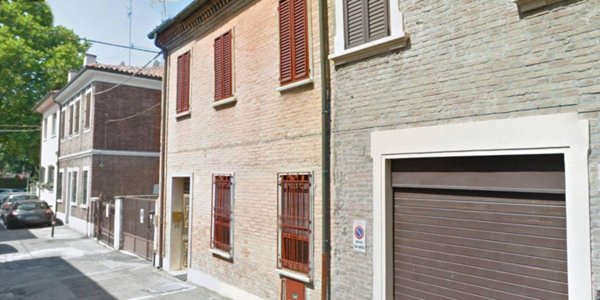 casa indipendente in vendita a Ferrara in zona Centro Storico