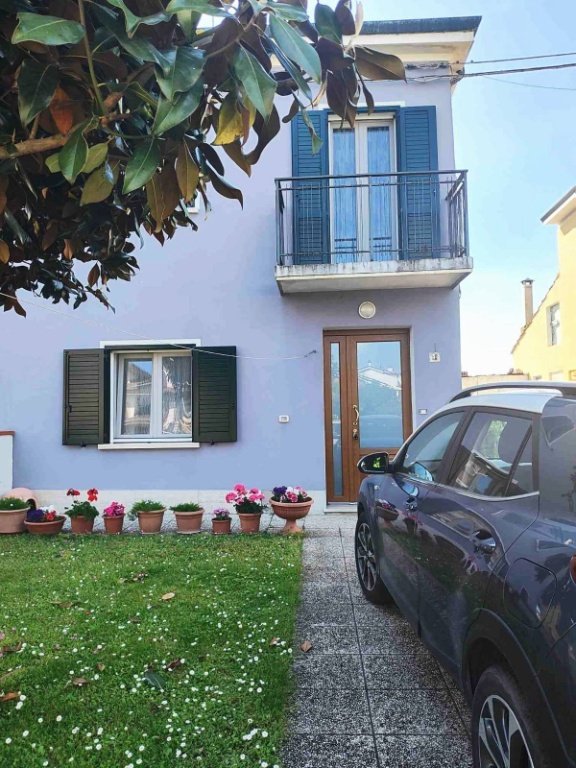 casa indipendente in vendita a Ferrara in zona San Martino
