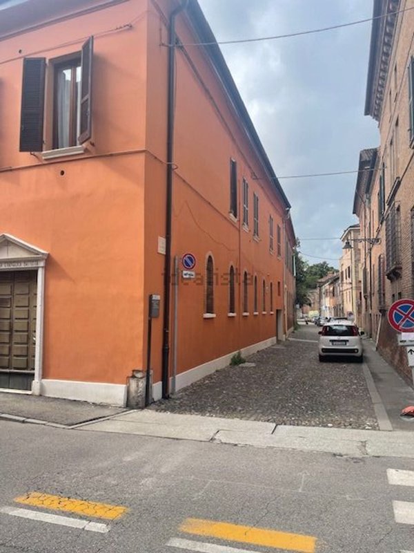 appartamento in vendita a Ferrara in zona Centro Storico