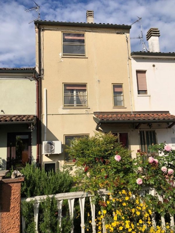 casa indipendente in vendita a Ferrara in zona Francolino