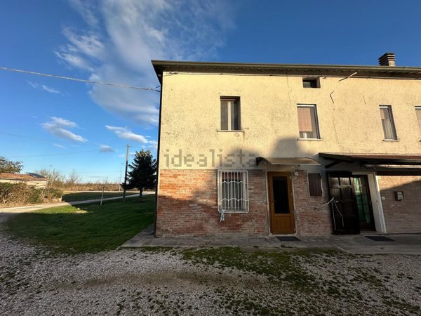 casa indipendente in vendita a Ferrara