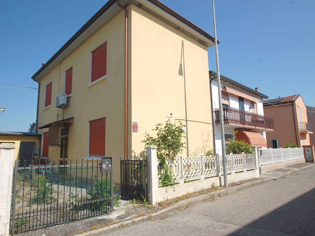 casa indipendente in vendita a Ferrara in zona Pontelagoscuro
