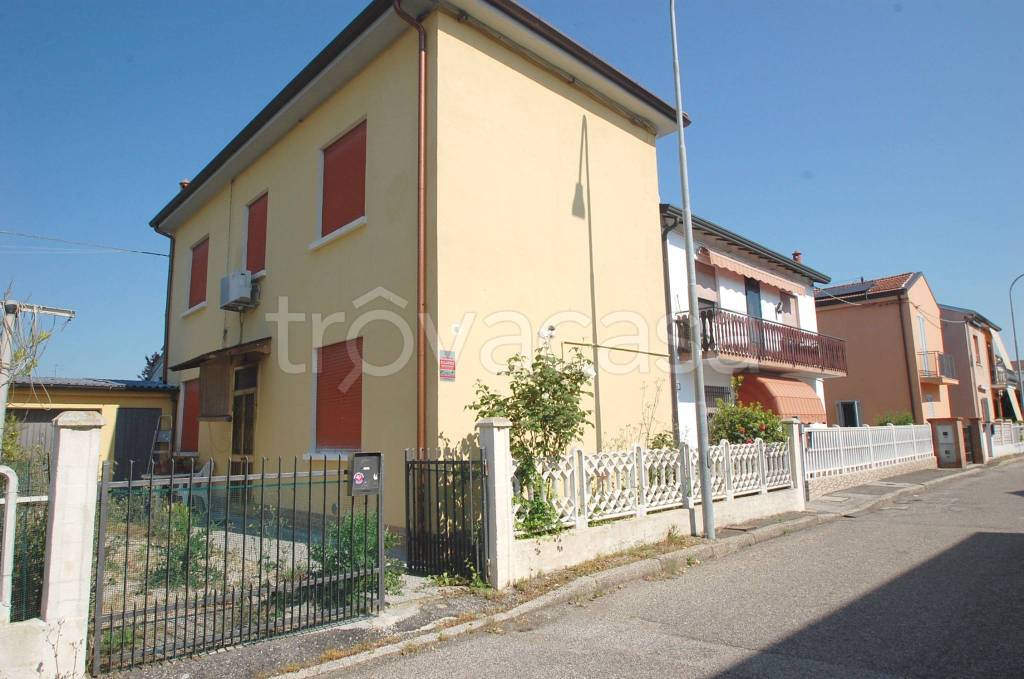 casa indipendente in vendita a Ferrara in zona Pontelagoscuro