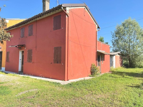 casa indipendente in vendita a Ferrara in zona Montalbano