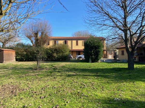 casa indipendente in vendita a Ferrara in zona Centro Storico