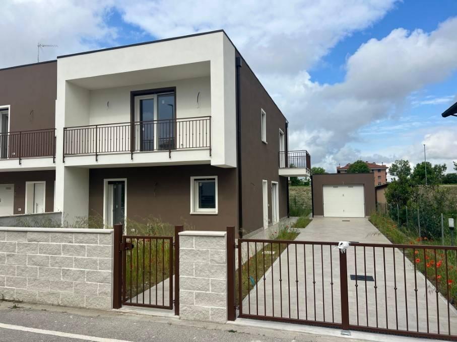 casa indipendente in vendita a Ferrara