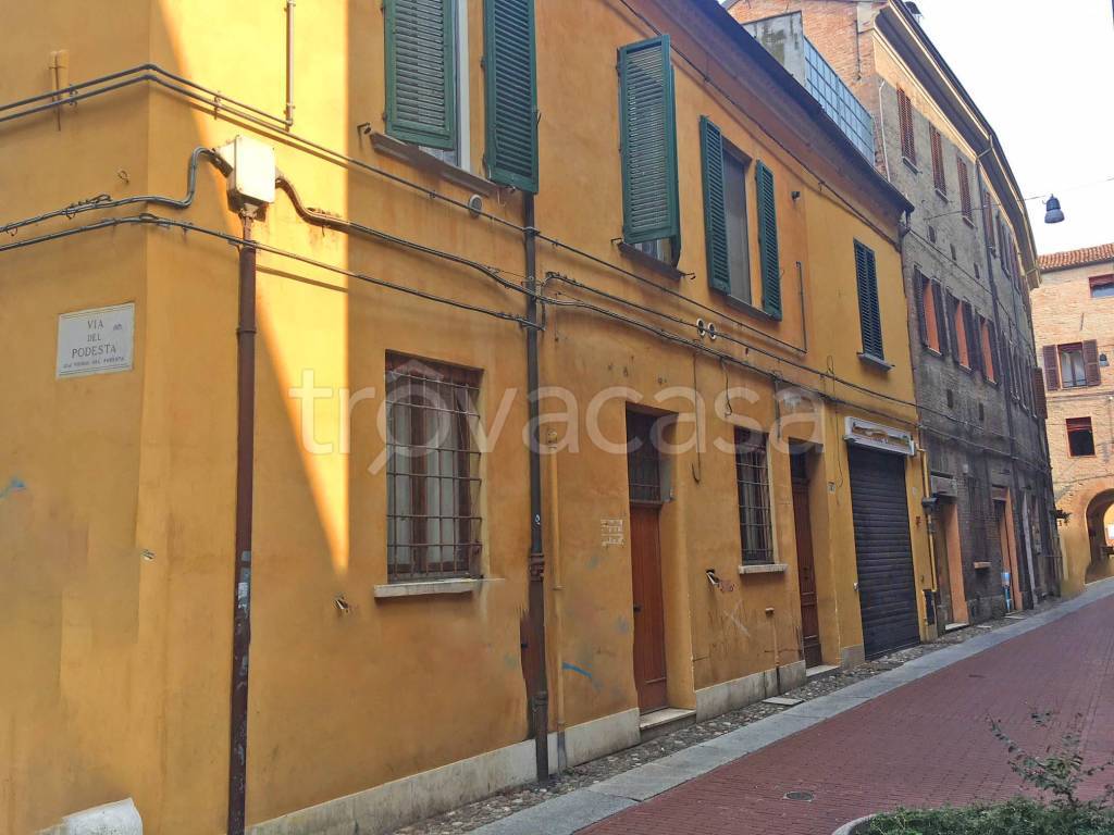 quadrivano in vendita a Ferrara in zona Centro Storico