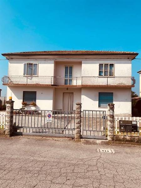 casa indipendente in vendita a Ferrara in zona Denore