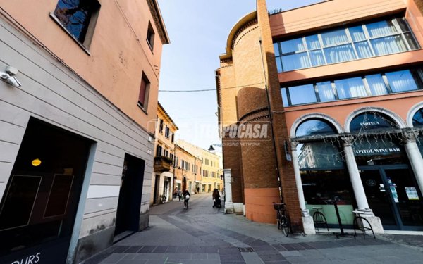 appartamento in vendita a Ferrara in zona Centro Storico