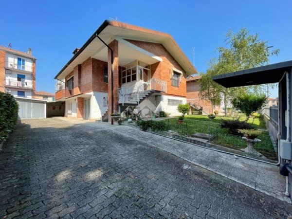 casa indipendente in vendita a Ferrara in zona Centro Storico