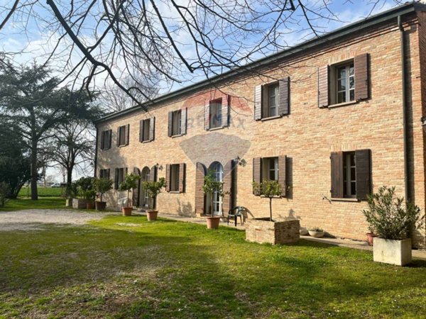 casa indipendente in vendita a Ferrara in zona Quartiere Giardino / Acquedotto