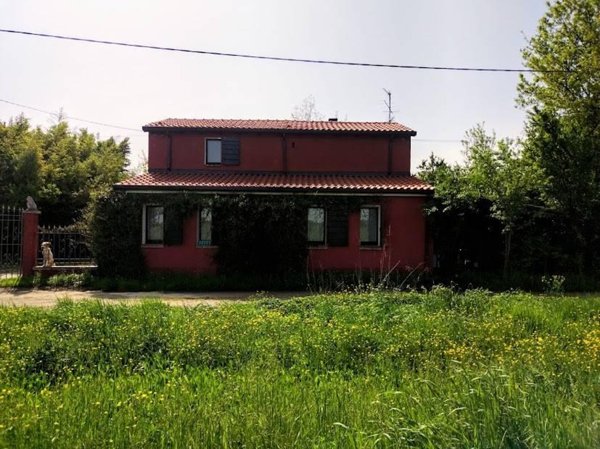 casa indipendente in vendita a Ferrara in zona Monestirolo