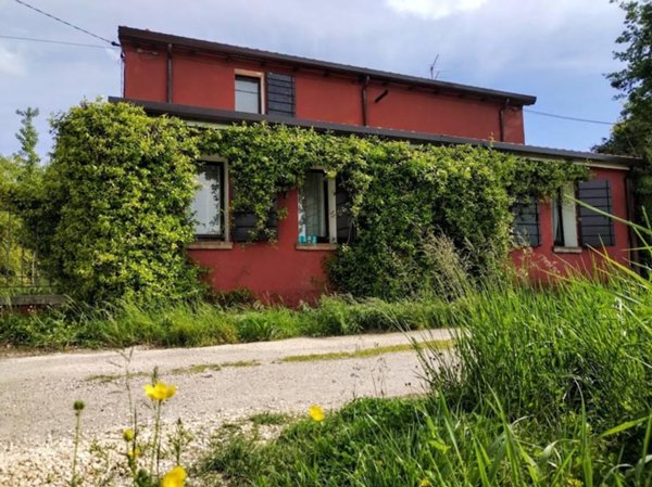 casa indipendente in vendita a Ferrara in zona Monestirolo