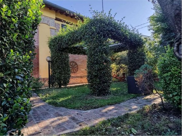 casa indipendente in vendita a Ferrara in zona Casaglia