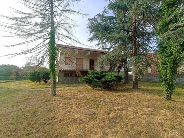 casa indipendente in vendita a Ferrara in zona Centro Storico