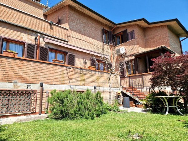 casa indipendente in vendita a Ferrara