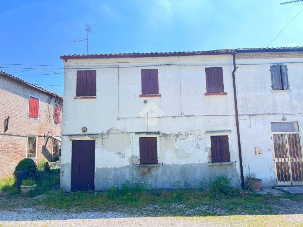 casa indipendente in vendita a Ferrara in zona Montalbano