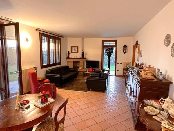 casa indipendente in vendita a Ferrara in zona Cona