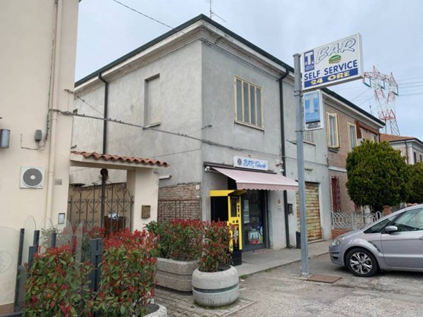 casa indipendente in vendita a Ferrara in zona Centro Storico