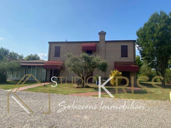negozio in vendita a Ferrara in zona Casaglia