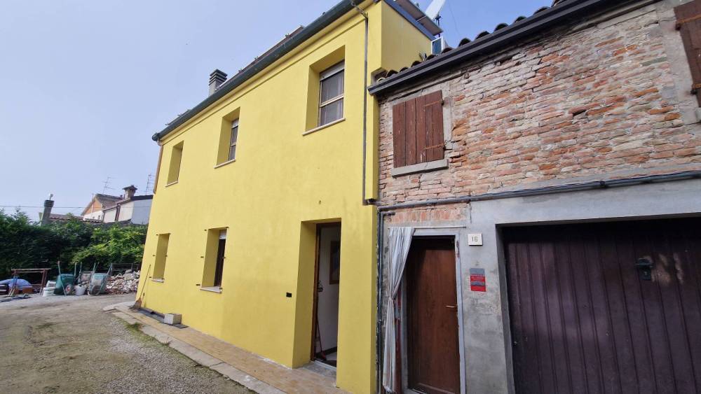 casa indipendente in vendita a Ferrara in zona Baura