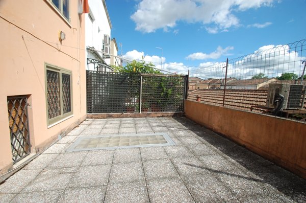 casa indipendente in vendita a Ferrara in zona Centro Storico