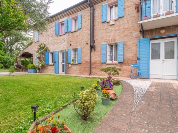 casa indipendente in vendita a Ferrara in zona Correggio