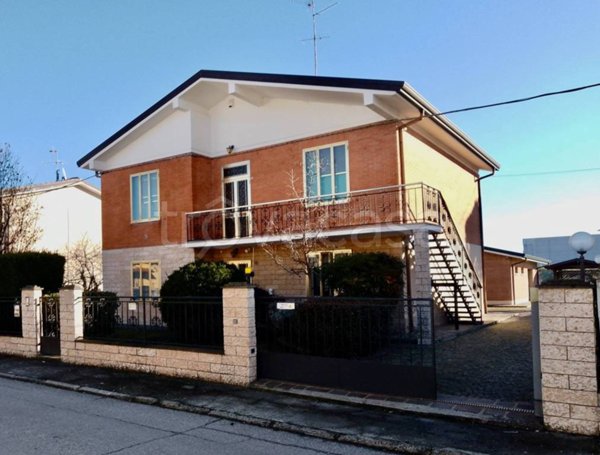 casa indipendente in vendita a Ferrara in zona San Martino