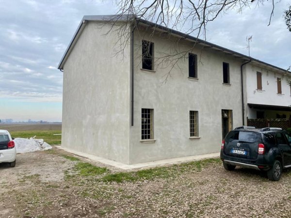 casa indipendente in vendita a Ferrara in zona Marrara