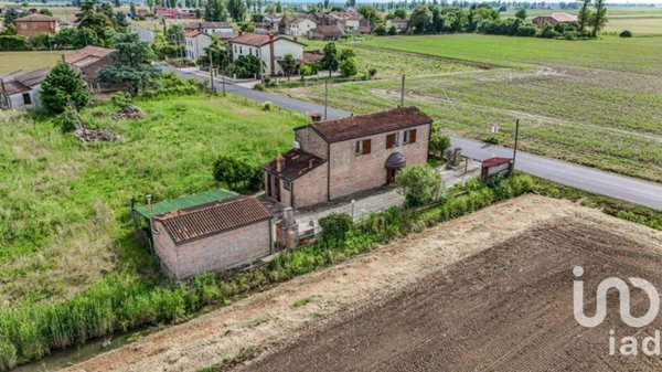 casa indipendente in vendita a Ferrara in zona Baura