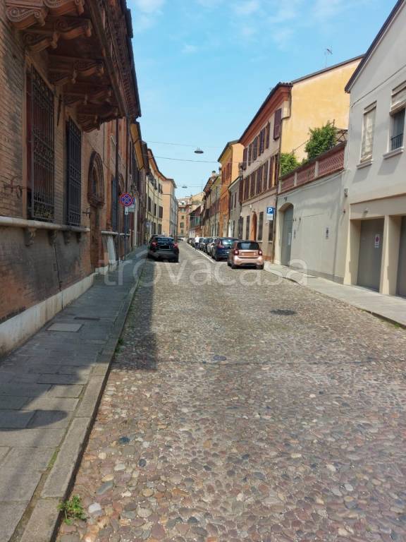 casa indipendente in vendita a Ferrara in zona Centro Storico