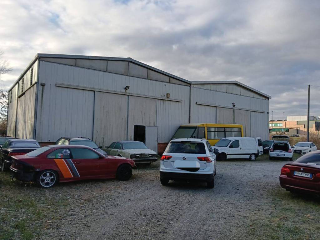 locale commerciale in vendita a Ferrara in zona Centro Storico