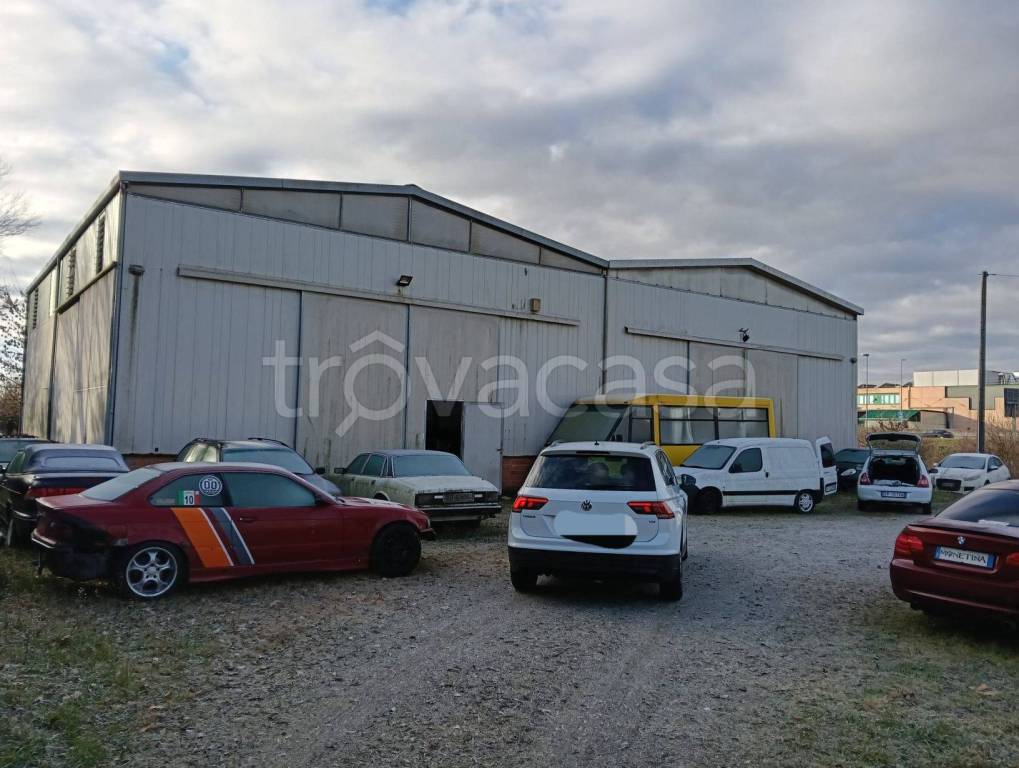 locale commerciale in vendita a Ferrara in zona Centro Storico