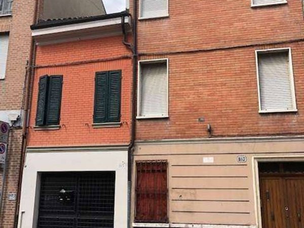 casa indipendente in vendita a Ferrara in zona Centro Storico