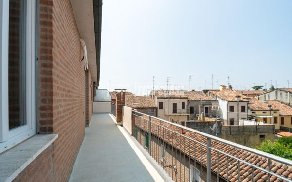 appartamento in vendita a Ferrara in zona Centro Storico