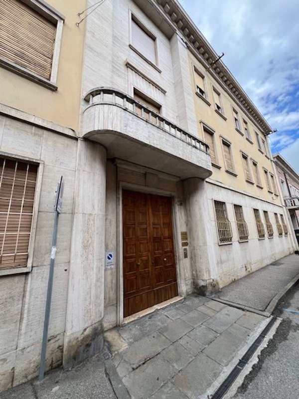appartamento in vendita a Ferrara in zona Centro Storico