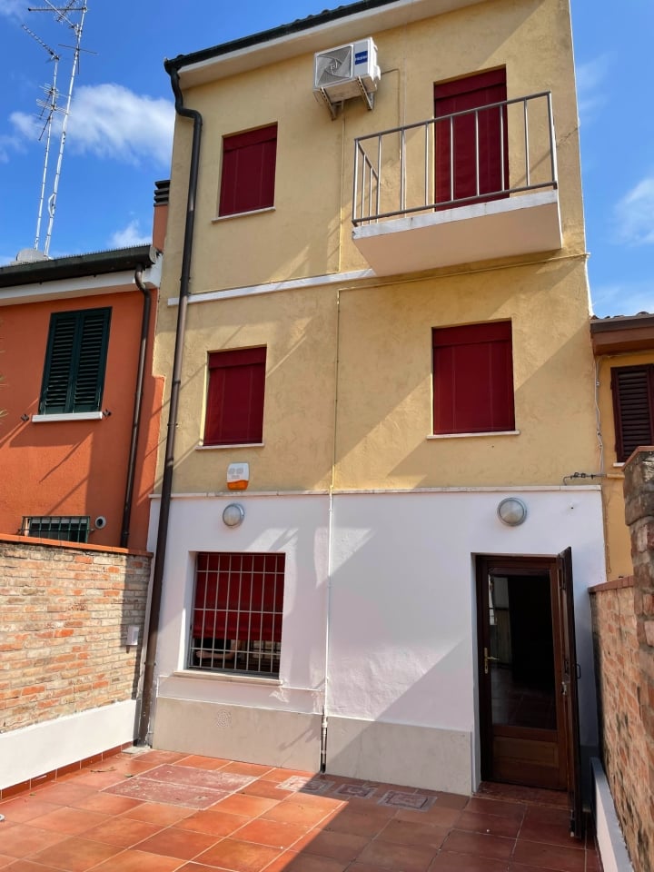 casa indipendente in vendita a Ferrara