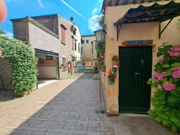 casa indipendente in vendita a Ferrara in zona San Martino