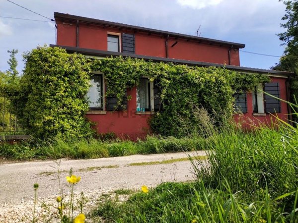 casa indipendente in vendita a Ferrara in zona San Bartolomeo in Bosco