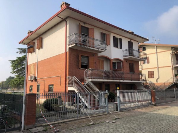 casa indipendente in vendita a Ferrara in zona Centro Storico