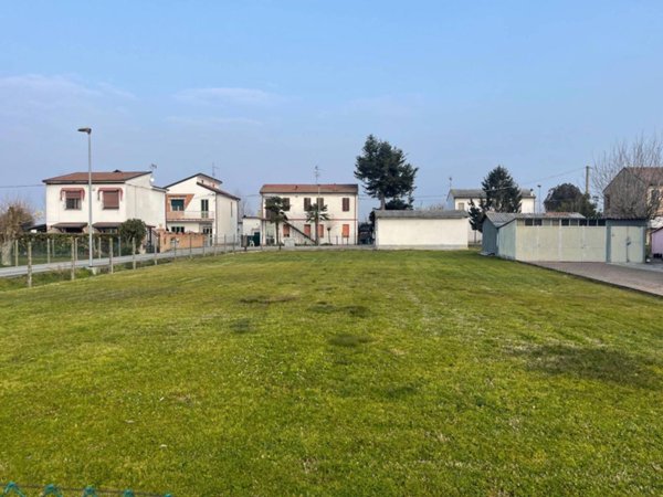 terreno edificabile in vendita a Ferrara in zona Casaglia