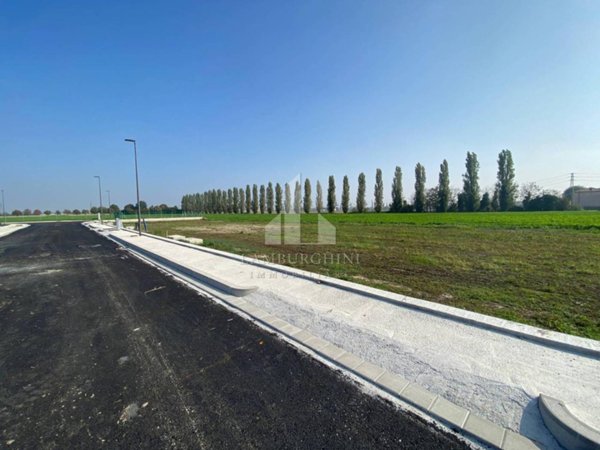 terreno edificabile in vendita a Ferrara in zona Pontegradella