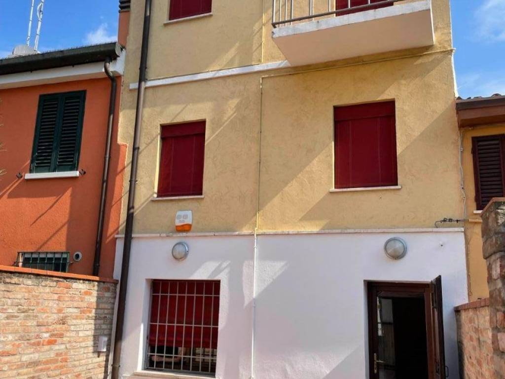 casa indipendente in vendita a Ferrara