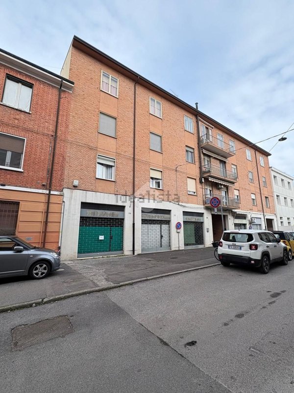 negozio in vendita a Ferrara in zona Arianuova