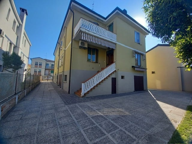 casa indipendente in vendita a Ferrara